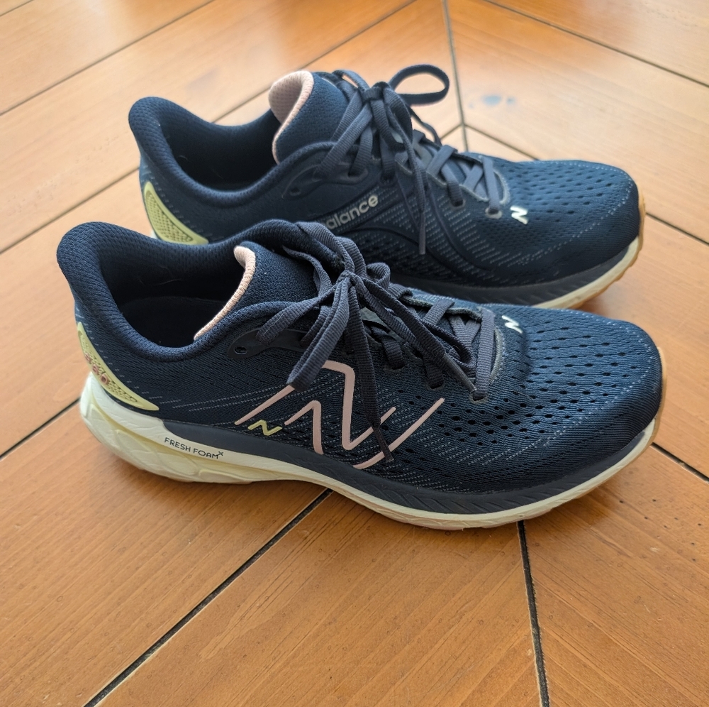 New Balance Fresh Foam 860v13 Women's Dark Blue and Light Pink Athletic Shoes